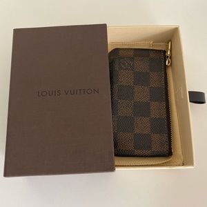 Louis Vuitton wallet with key change Unisex